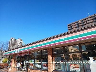 コンビニ　セブンイレブン（コンビニ）まで400m