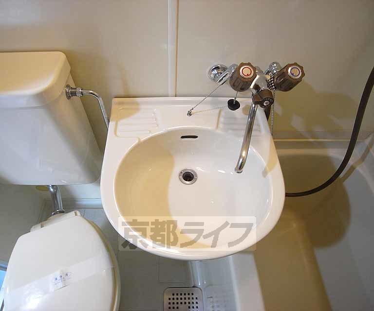 洗面設備　ユニットバス内に洗面台です。