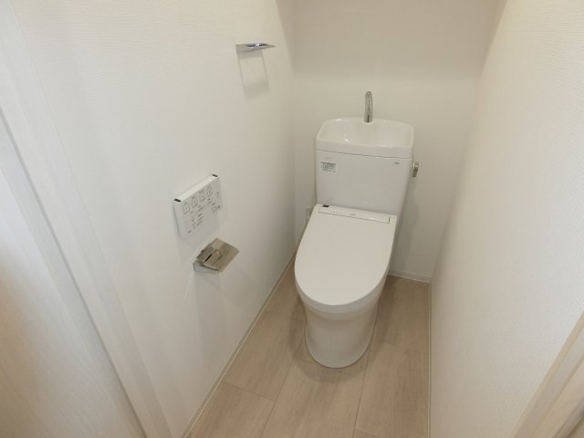 トイレ　他のお部屋の参考写真となります。