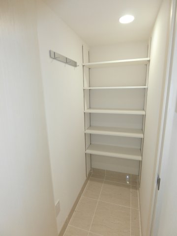 玄関　他のお部屋の参考写真となります。