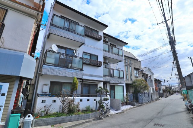 ヴィラージュ久宝園の外観写真