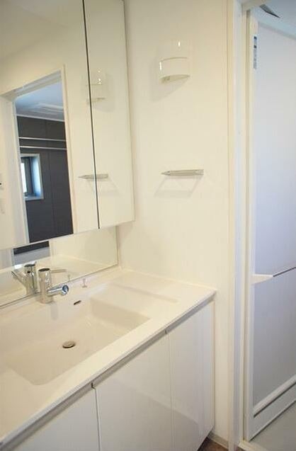 洗面設備　※同仕様写真含む