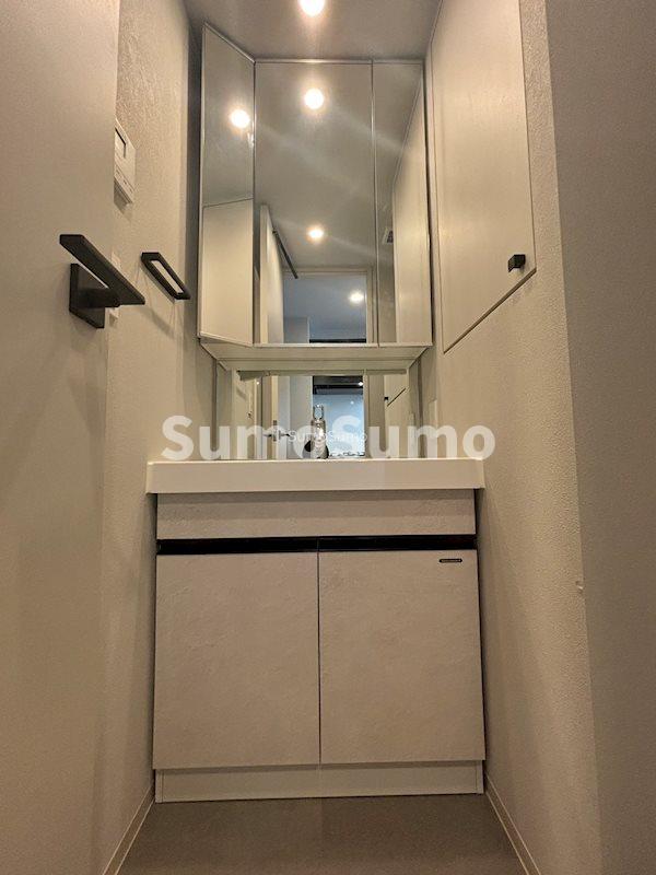 洗面設備　脱衣スペースもあります