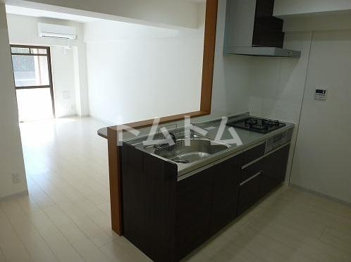 キッチン　２口コンロシステムキッチンは人気のカウンターキッチンでお料理