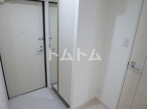 玄関　大きいシューズボックスで玄関は広く使えますよ