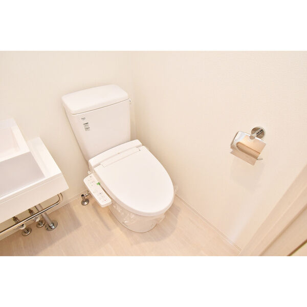 トイレ　画像と現状が異なる場合は現状優先となります。