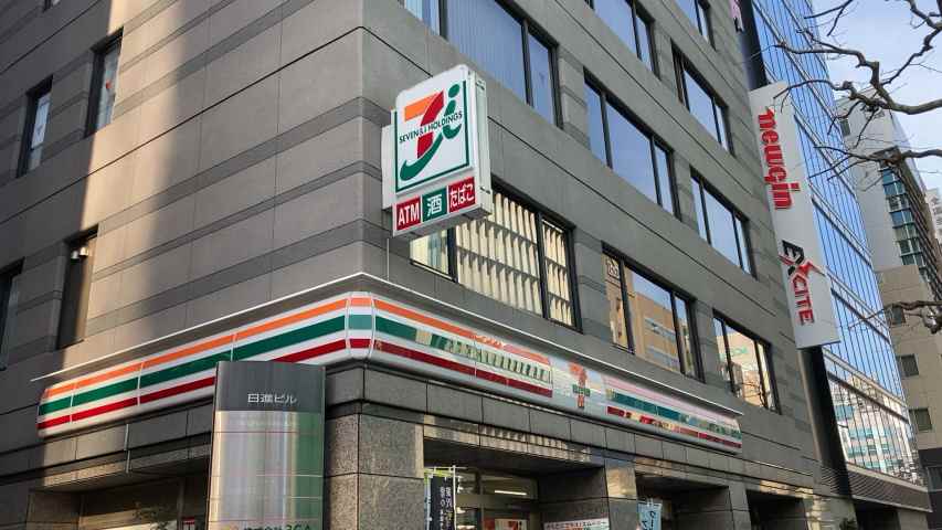 コンビニ　セブン－イレブン日本橋茅場町２丁目店（コンビニ）まで135m