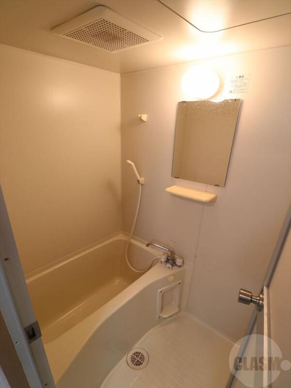 バス・シャワールーム　清潔感のあるバスルーム