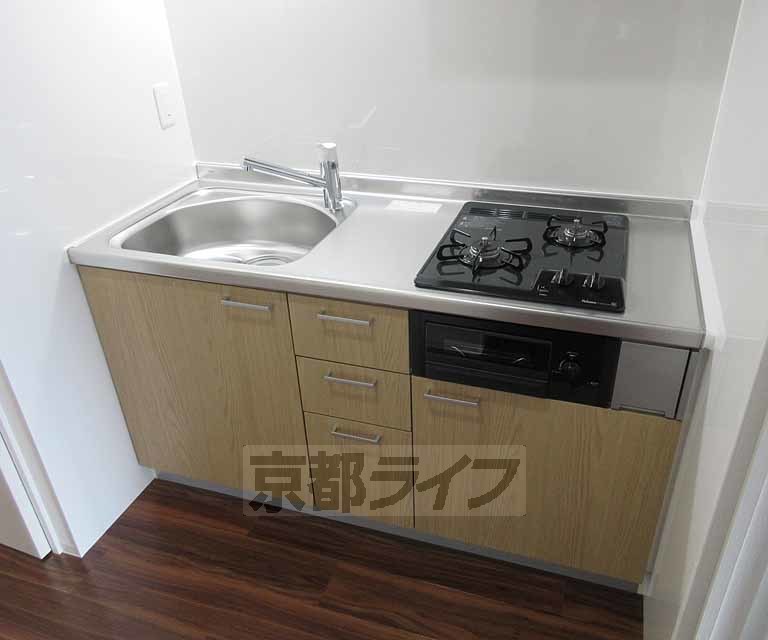 キッチン　２口コンロ付きのシステムキッチンです。