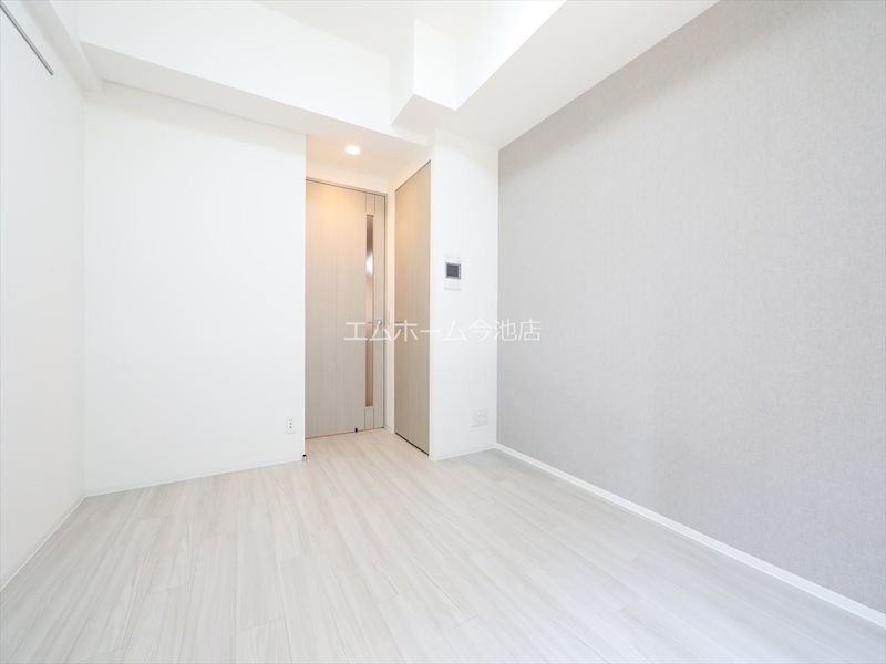 その他　洋室6.0帖　エアコン付　南向きバ