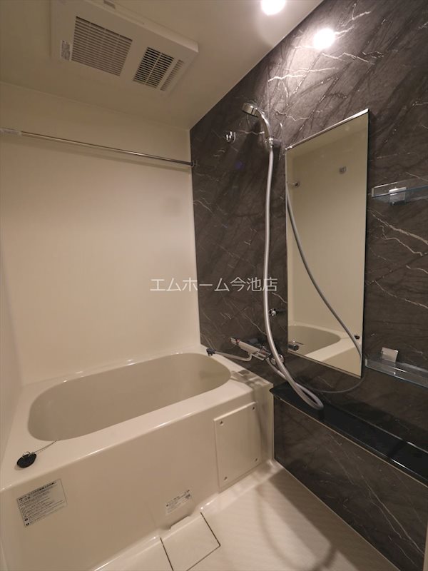 バス・シャワールーム　浴室暖房乾燥機能付バス