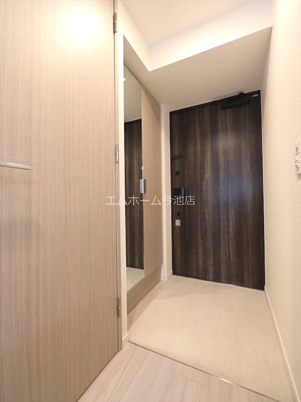 玄関　玄関　シューズボックス充実