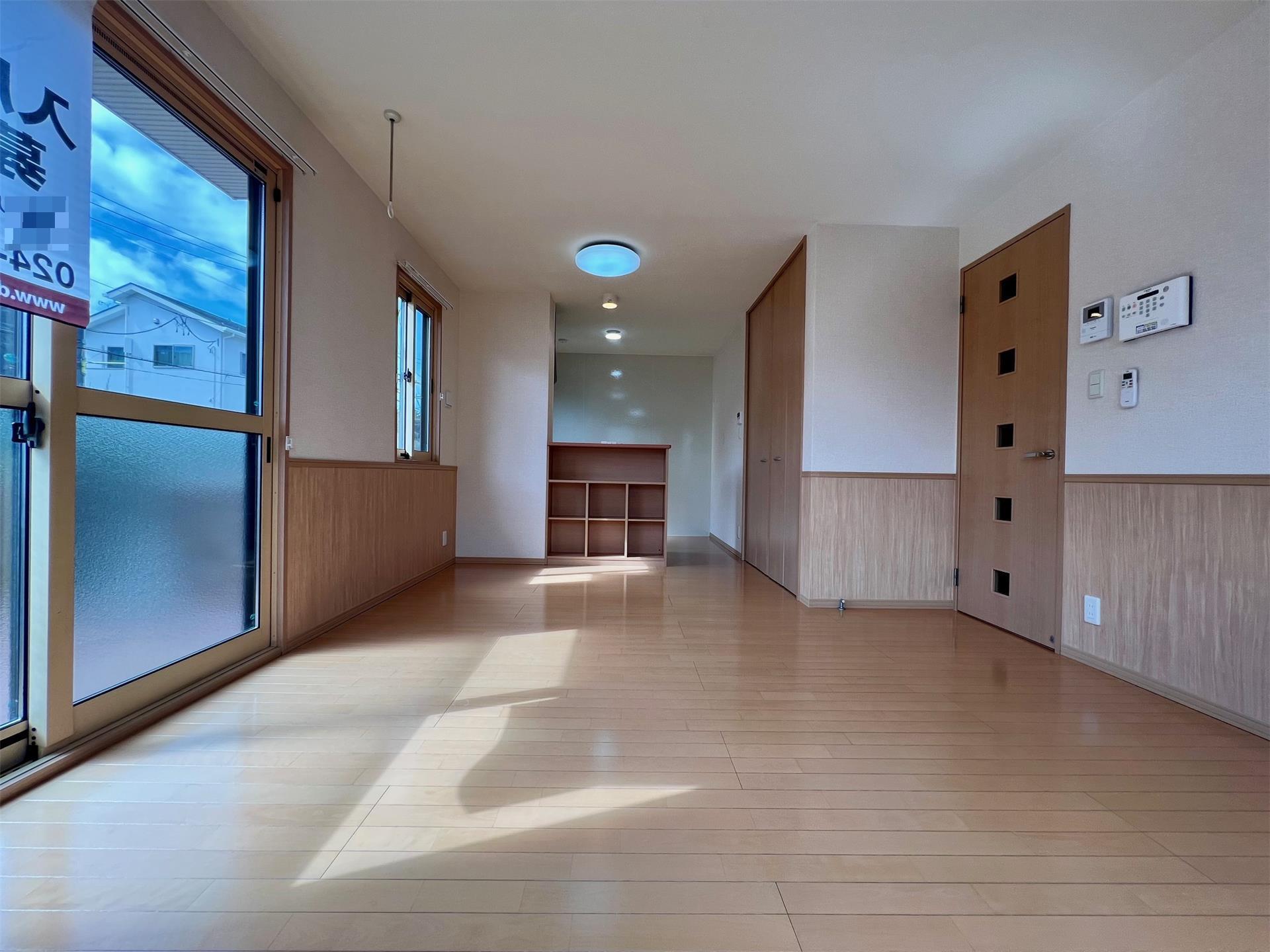 居室・リビング　同タイプ室内（反転タイプ）