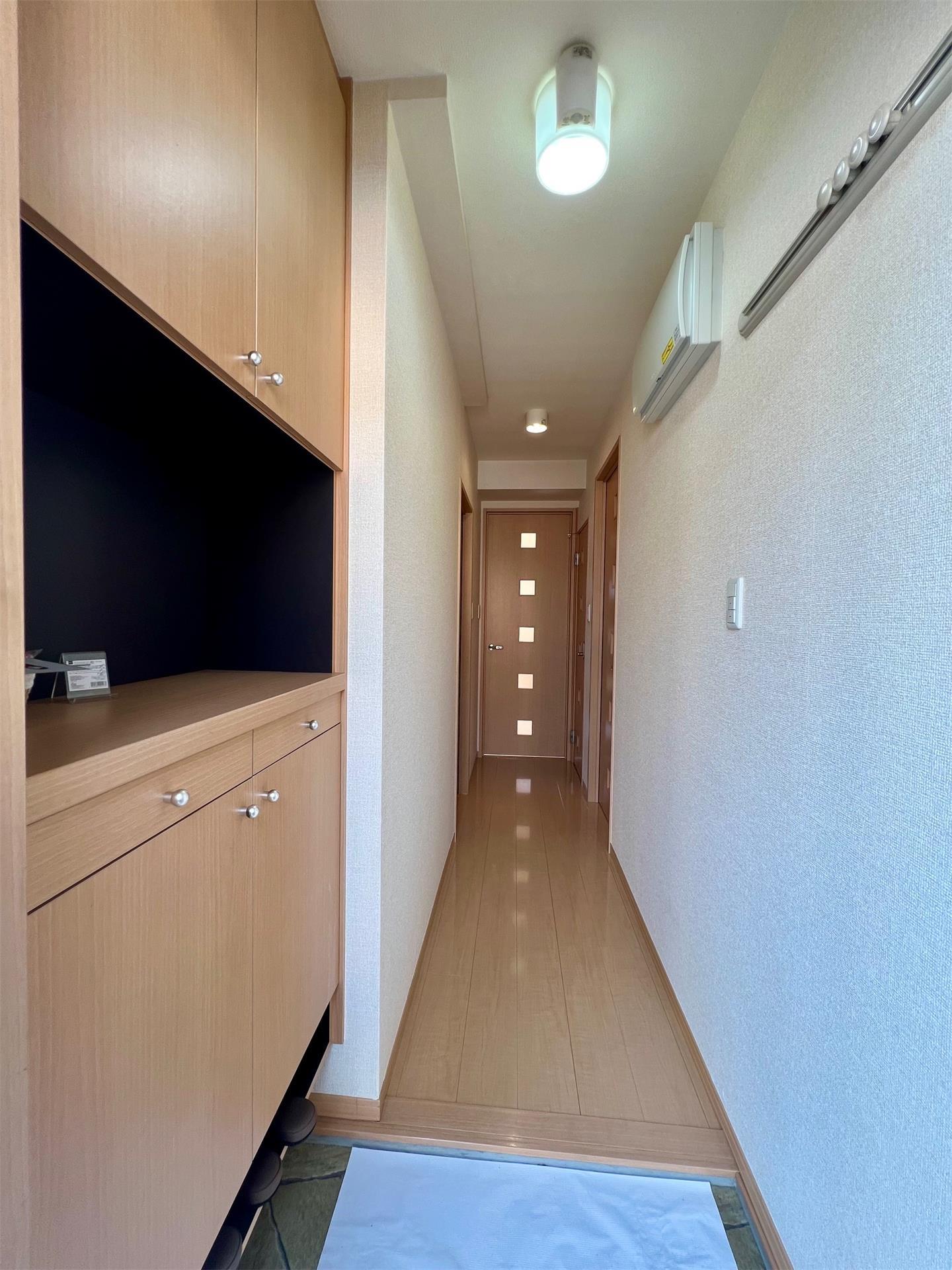 玄関　同タイプ室内（反転タイプ）