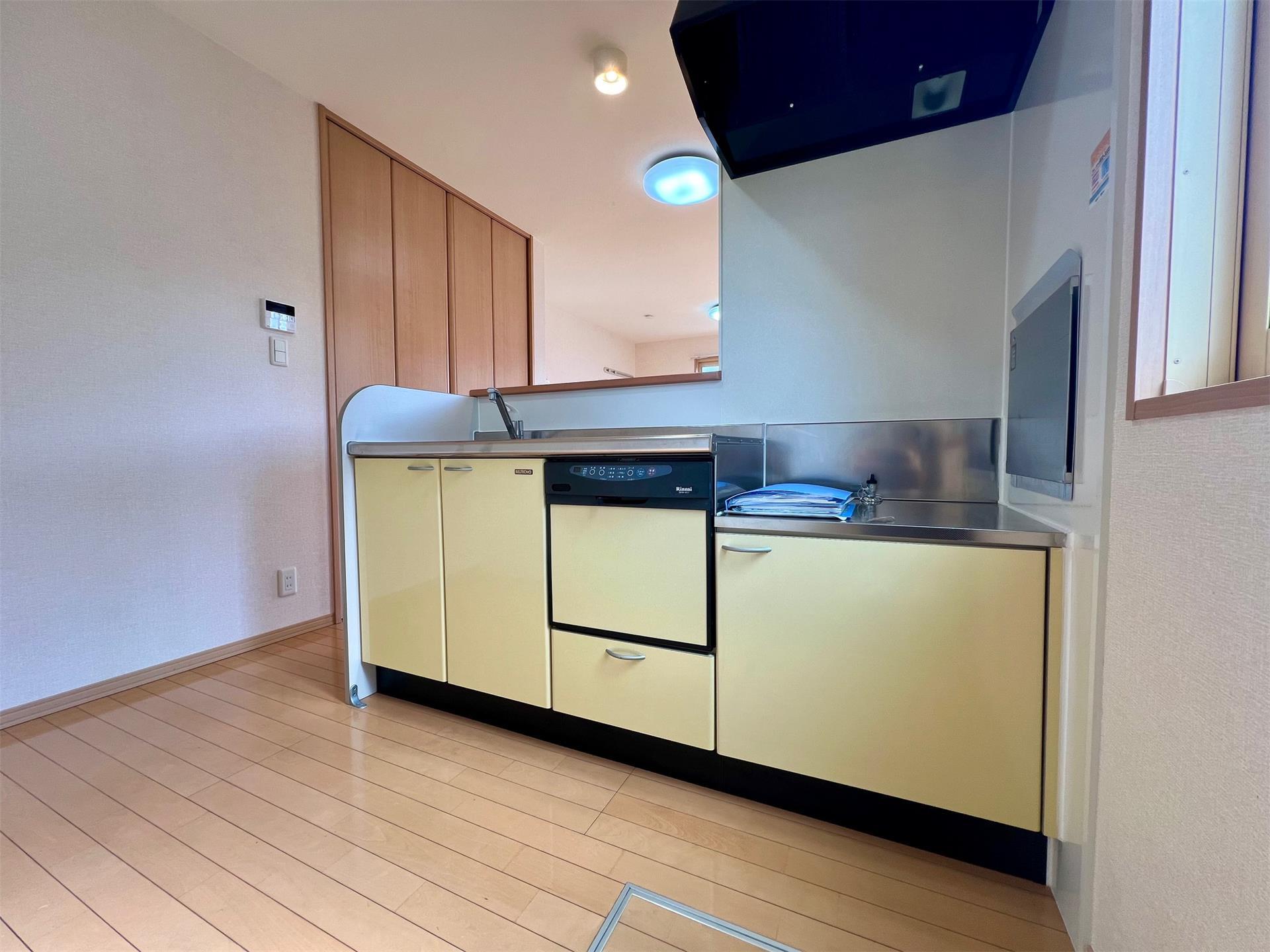 キッチン　同タイプ室内（反転タイプ）