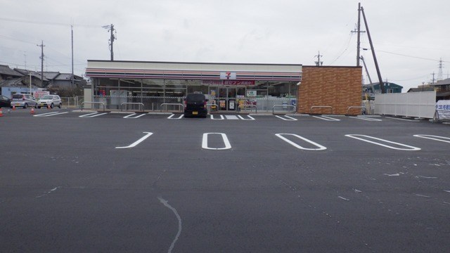 コンビニ　セブンイレブン（コンビニ）まで284m