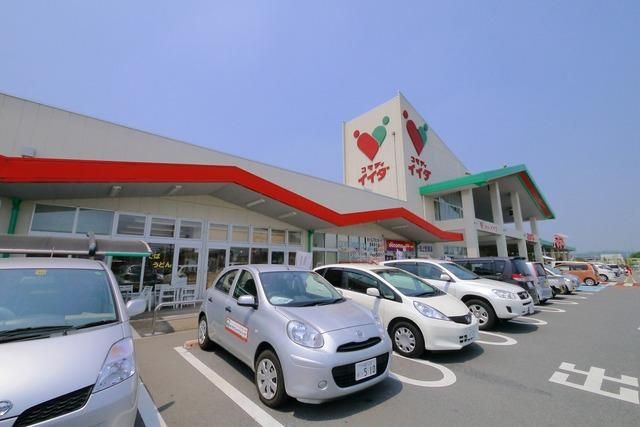 スーパー　コモディイイダ坂戸にっさい店（スーパー）まで745m