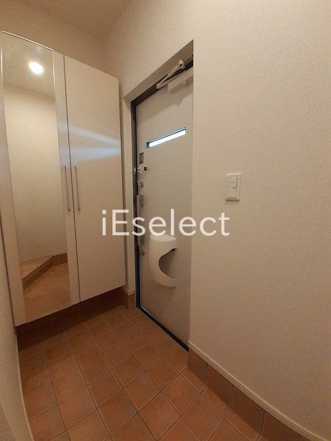 玄関　シューズボックス付きの玄関です?