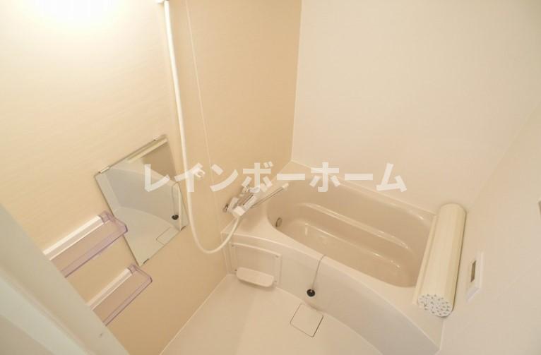 バス・シャワールーム　落ち着いた空間のお風呂です