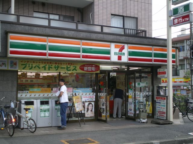 コンビニ　セブンイレブン（コンビニ）まで30m