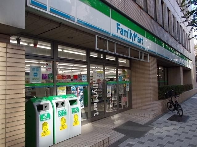 コンビニ　ファミリーマート（コンビニ）まで107m