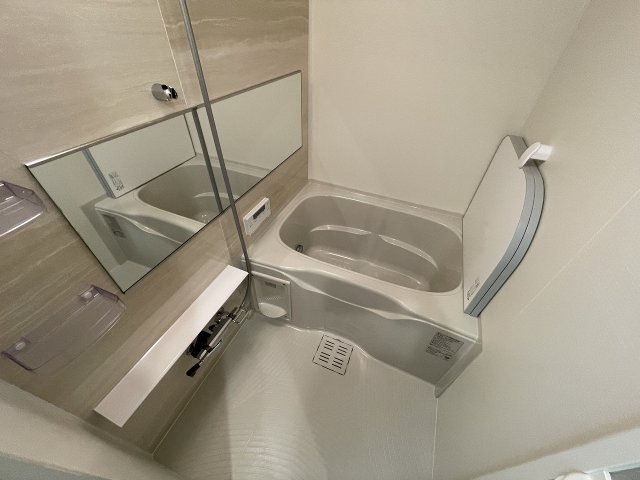 バス・シャワールーム　写真は同マンションの他のお部屋のものです