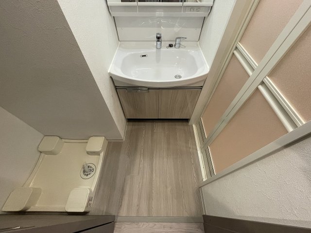 洗面設備　写真は同マンションの他のお部屋のものです