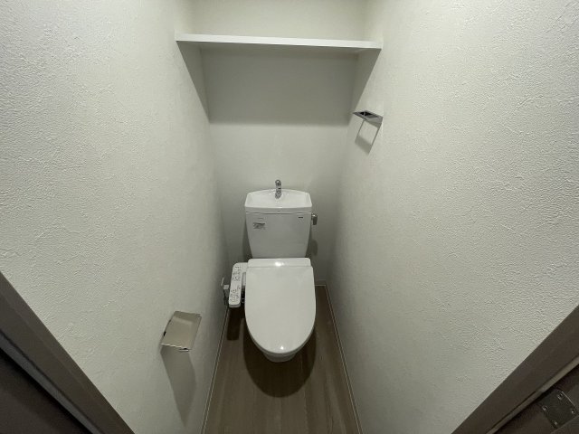 トイレ　写真は同マンションの他のお部屋のものです