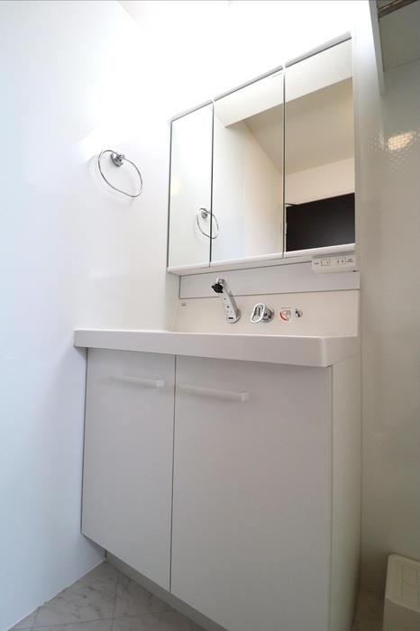 洗面設備　同タイプの別部屋の写真です