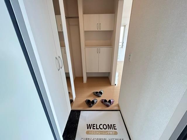 玄関　同タイプの別部屋の写真です