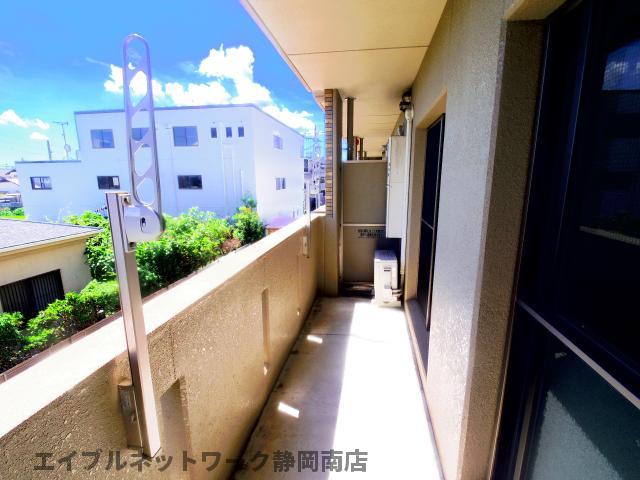 バルコニー　開放的で明るい空間を演出してくれるバルコニーです