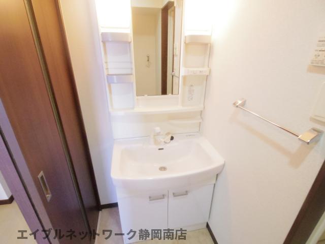 洗面設備　脱衣スペースもあります