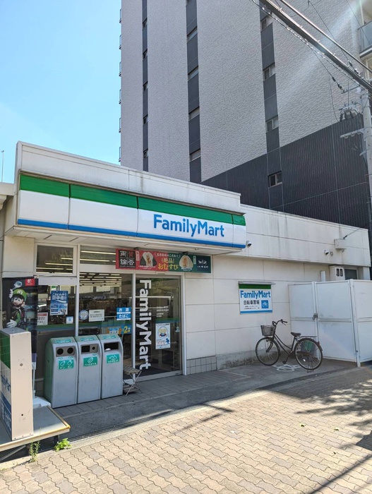 コンビニ　ファミリーマート（コンビニ）まで34m