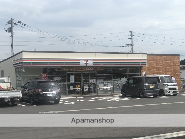 コンビニ　セブンイレブン（コンビニ）まで927m