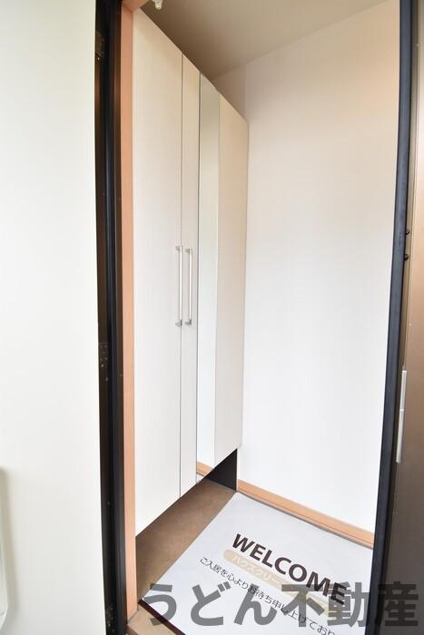 玄関　うどん県のお部屋探しはうどん不動産へ うどんちゃんとLINE