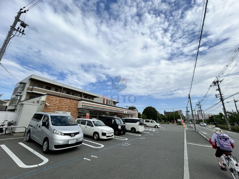 コンビニ　セブンイレブン豊中服部寿町3丁目店（コンビニ）まで353m