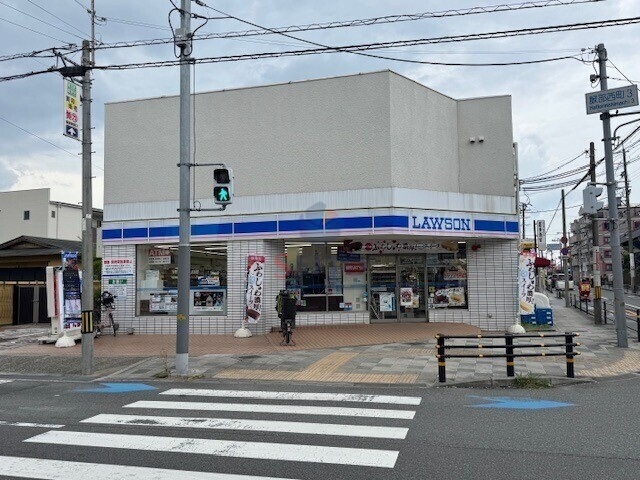 コンビニ　ローソン豊中服部西町3丁目店（コンビニ）まで371m