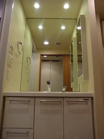 洗面設備　※別部屋の参考写真です。