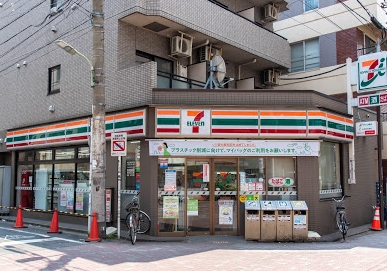 コンビニ　セブンイレブン 大田区大森駅南店（コンビニ）まで11m