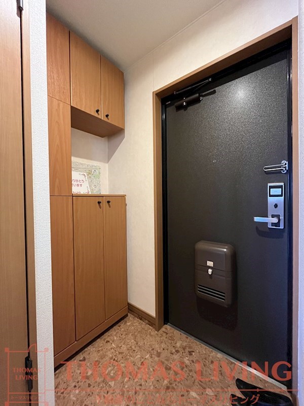 玄関　写真は別号室のお部屋です。