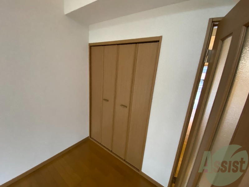 収納　収納はこちらのクローゼットをお使いください。