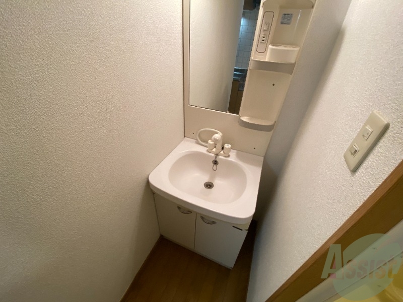 洗面設備　洗面台は独立しています。朝の身支度はこちらでどうぞ～