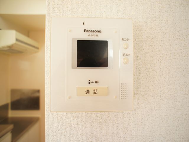 セキュリティ　訪問者の確認ができるTVドアホン付きです♪