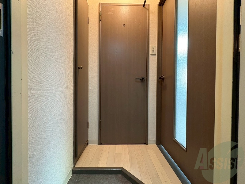 玄関　玄関の様子です。明るい印象ですね。気分もあがりそう。