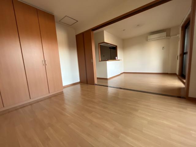 居室・リビング　室内