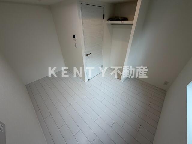 その他部屋・スペース　開放的な寝室です