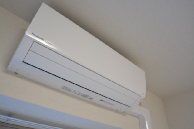 その他設備　暑い日も寒い日もかかせないエアコン！