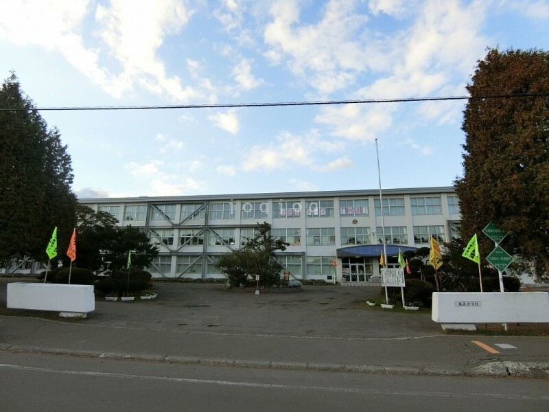 その他　恵庭市立恵庭中学校（その他）まで572m