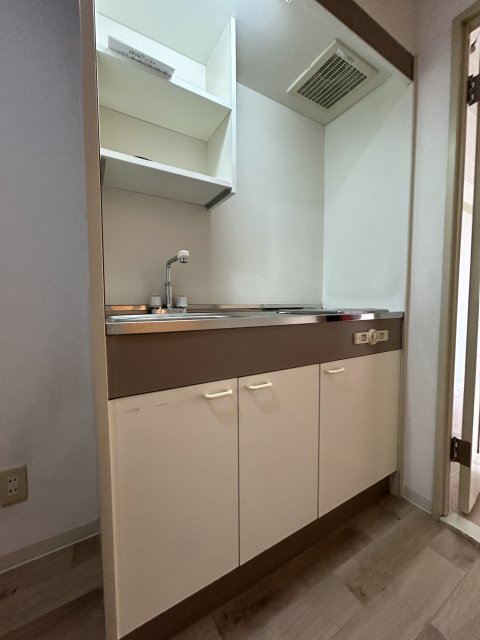 キッチン　同物件別号室のものです。