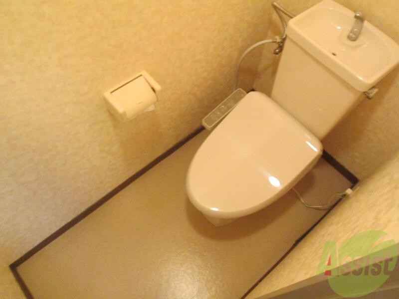 トイレ　温水洗浄便座付のおトイレです。